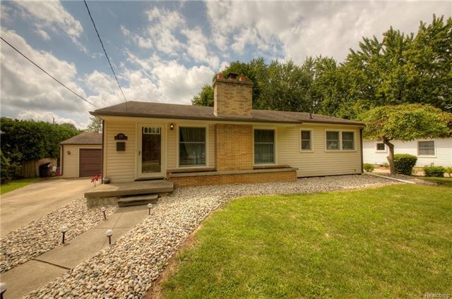 376 W River Rd, Flushing, MI 48433 - photo 1