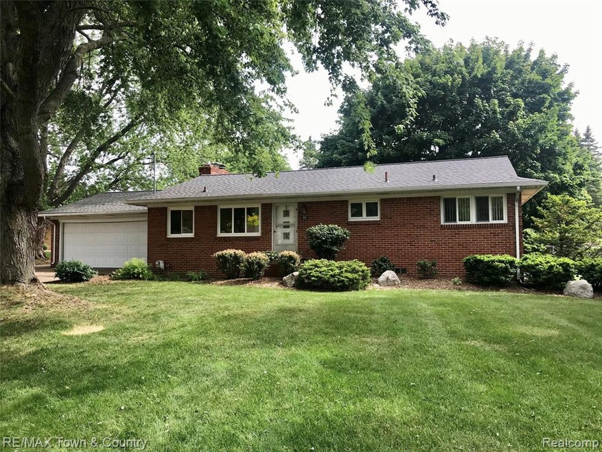 201 Darcey Ln, Flushing, MI 48433 - photo 1