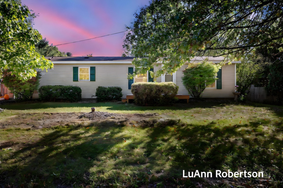 11622 Buchanan St, Grand Haven, MI 49417 - photo 1