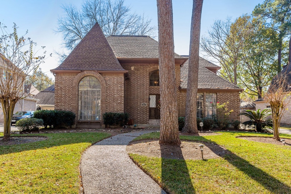 3811 Trappers Forest Dr, Houston, TX 77088 - photo 1