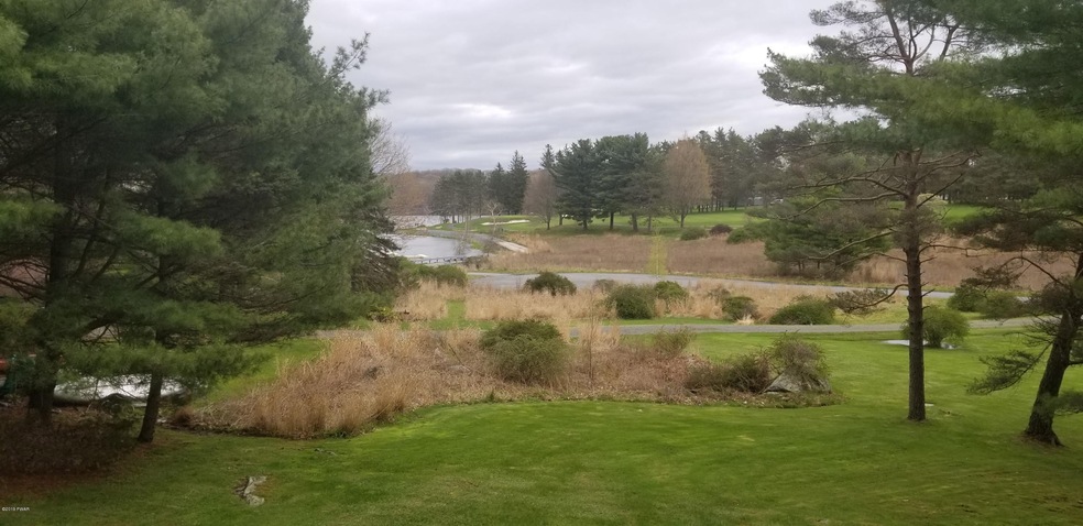 802 Fairway Ct, Hawley, PA 18428 - photo 1