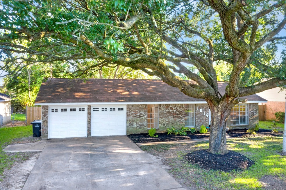 1616 Alta Vista Dr, Alvin, TX 77511 - photo 1