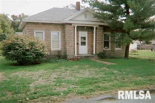 1230 N Mclean St, Lincoln, IL 62656 - photo 1