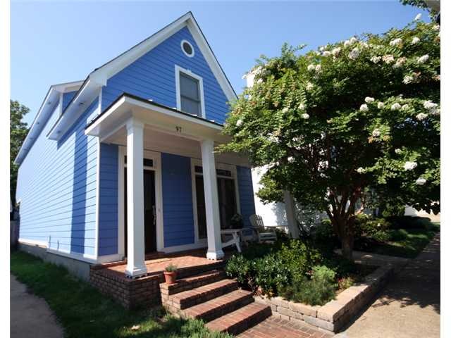 Cute home with NEW exterior paint.