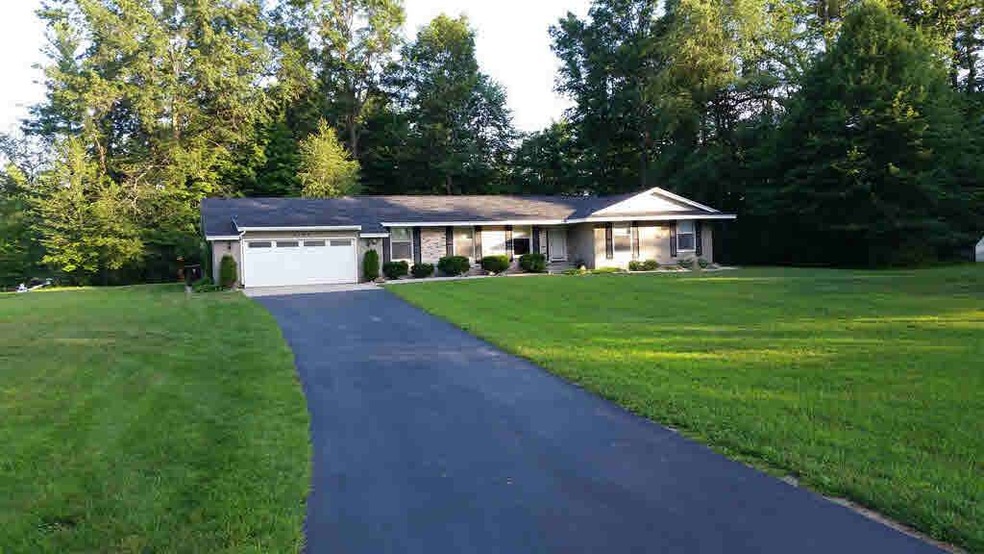 1586 E Beth Ann Ln, Midland, MI 48640 - photo 1