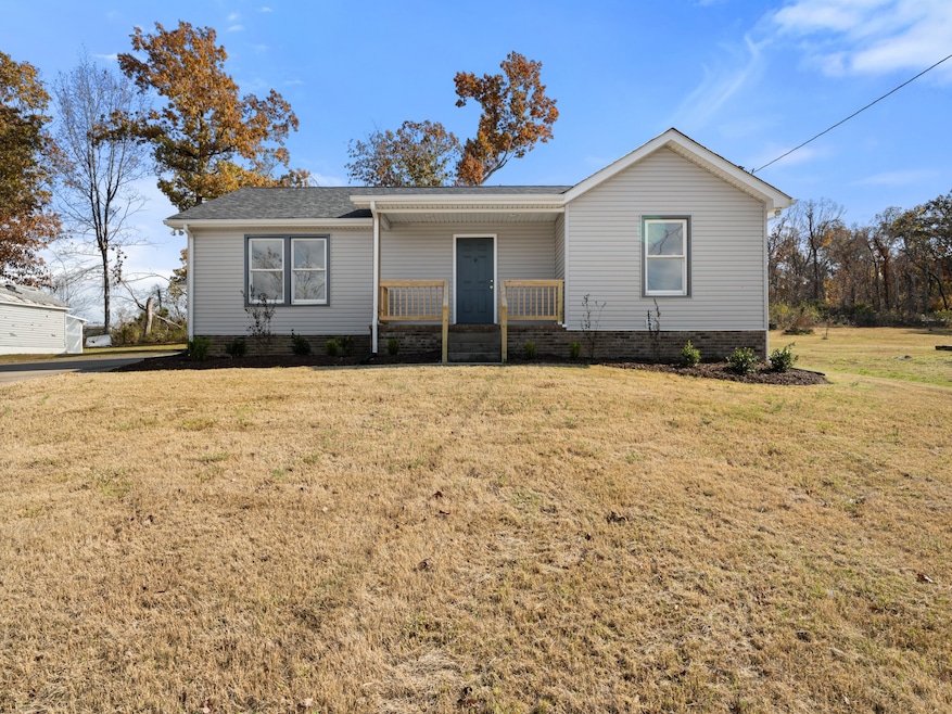 978 Long Beech Dr, Clarksville, TN 37042 - photo 1