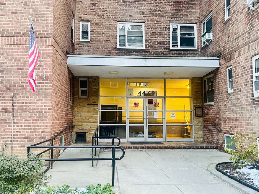 4469 Kissena Blvd unit 3J, Flushing, NY 11355 - photo 1