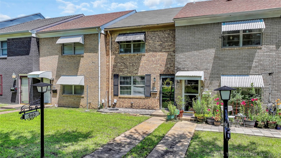 940 Manor Mall, Ardmore, OK 73401 - photo 1