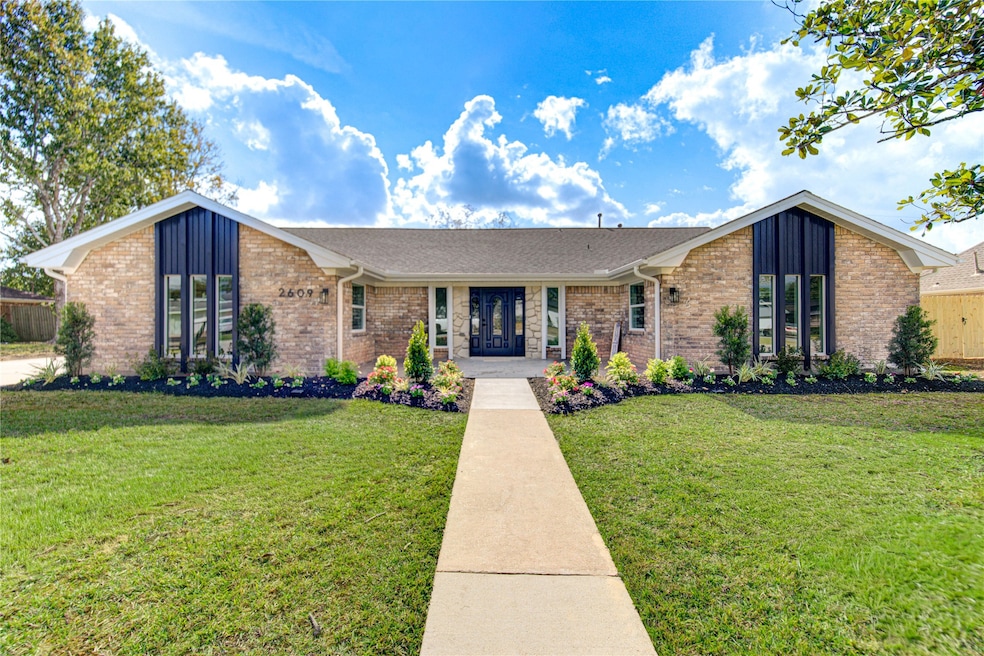 2609 Adams St, Alvin, TX 77511 - photo 1