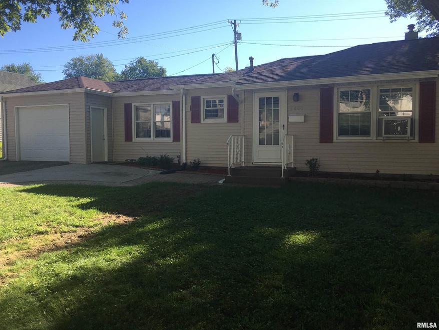 4409 N Pine St, Davenport, IA 52806 - photo 1