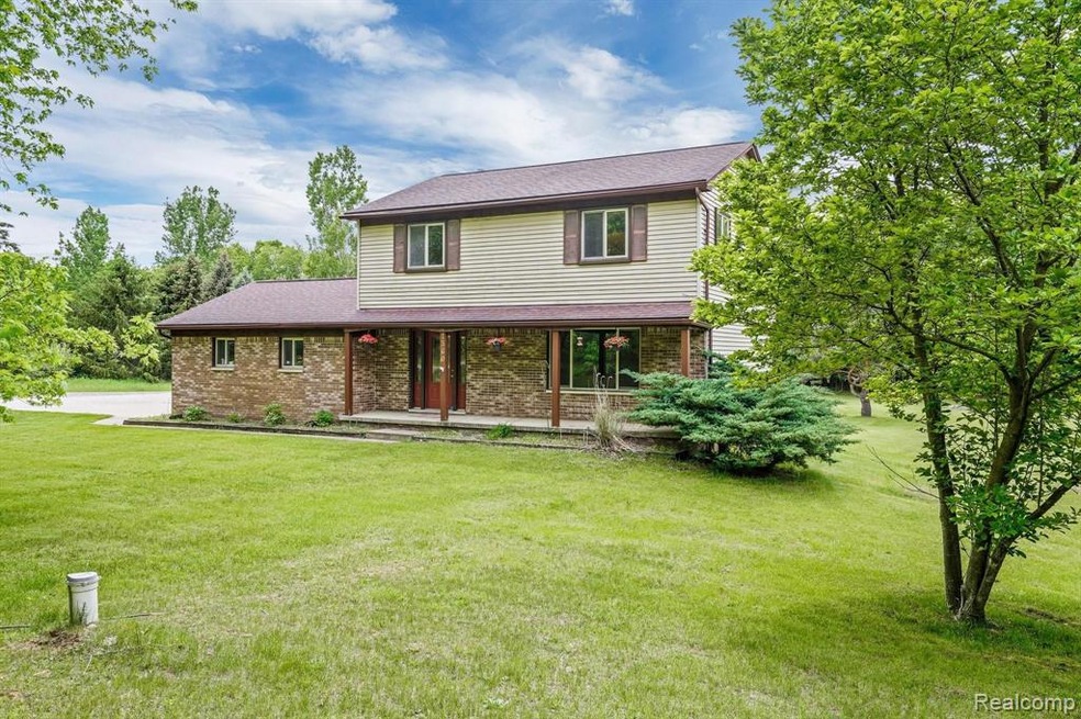 1360 Mcgrew Ln, White Lake, MI 48383 - photo 1