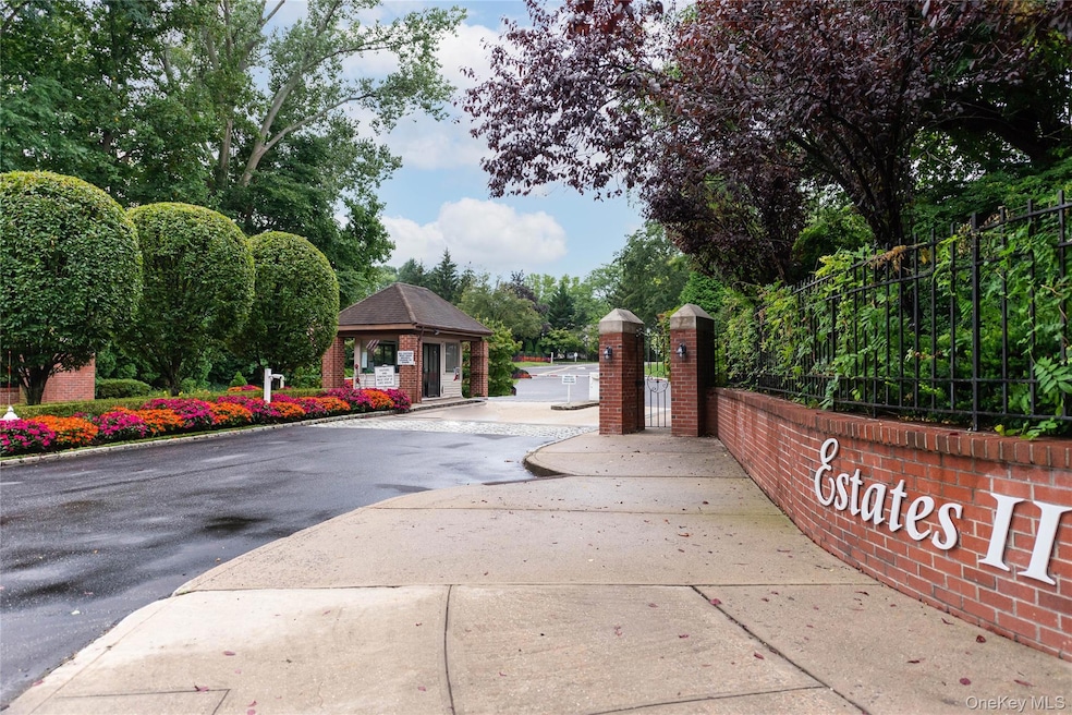 39 Bluebird Hill Ct, Manhasset, NY 11030 - photo 1