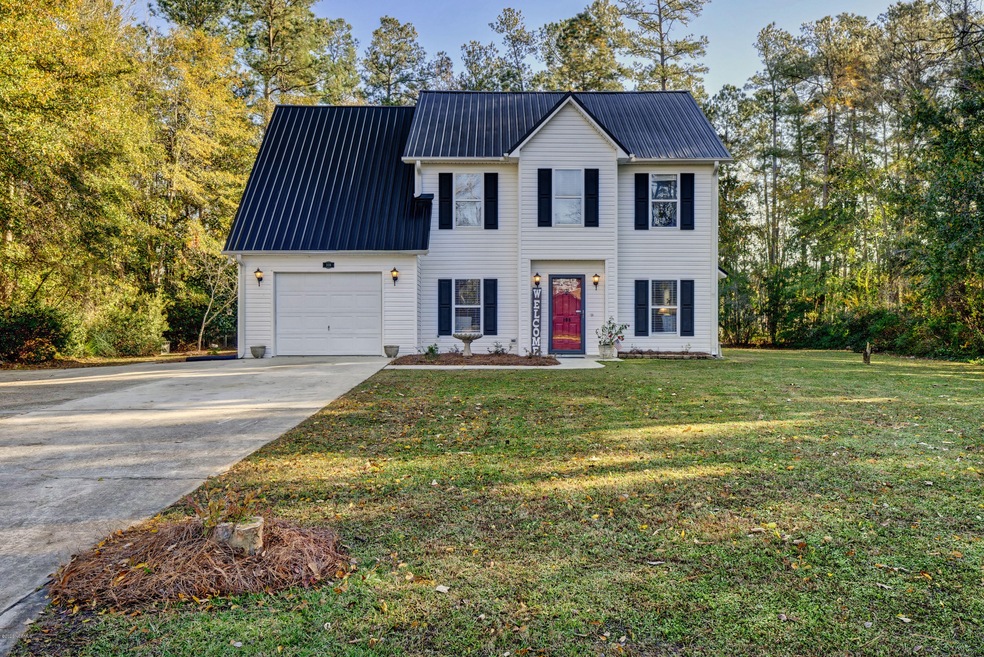 108 S Lloyd St, Burgaw, NC 28425 - photo 1