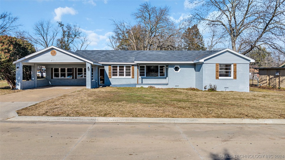 921 Davis St NW, Ardmore, OK 73401 - photo 1