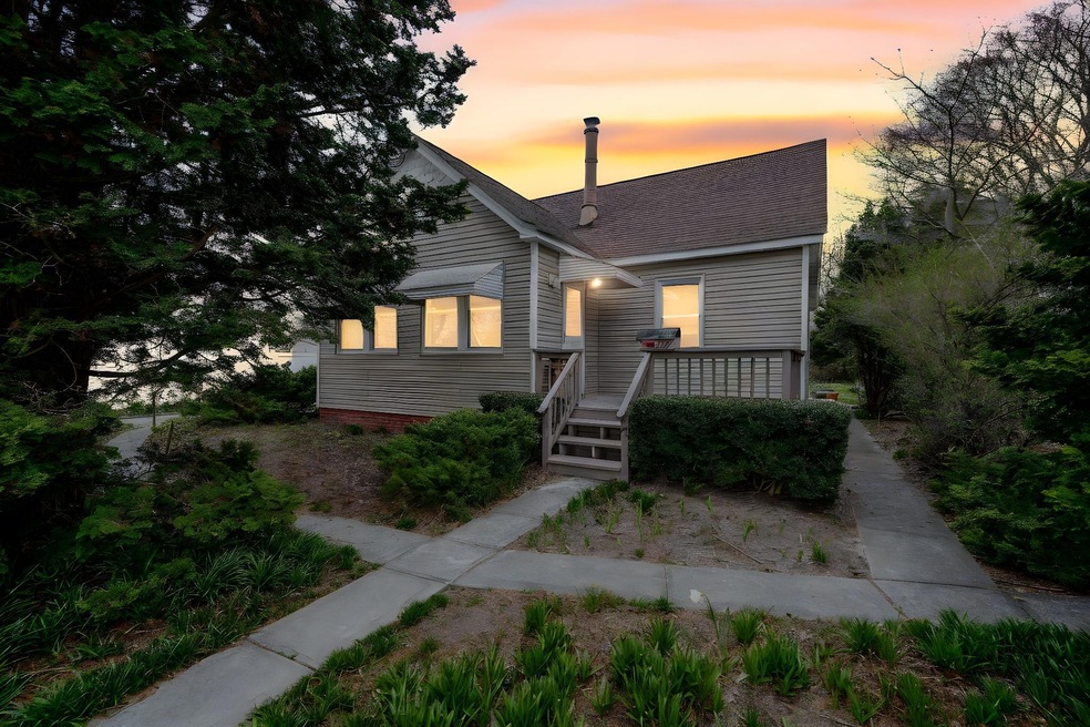 17 W Walnut St, Islip, NY 11751 - photo 1