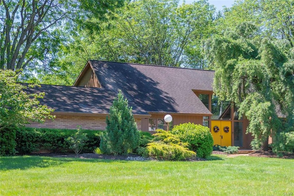 430 Wedgewood Dr, Easton, PA 18045 - photo 1