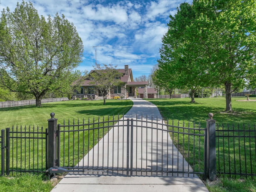 528 E Dorris Ave, Mountain Grove, MO 65711 - photo 1