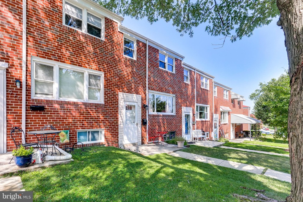 972 Circle Dr, Halethorpe, MD 21227 - photo 1