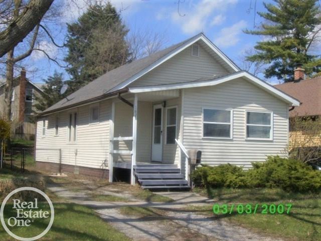 1621 25th St, Port Huron, MI 48060 - photo 1