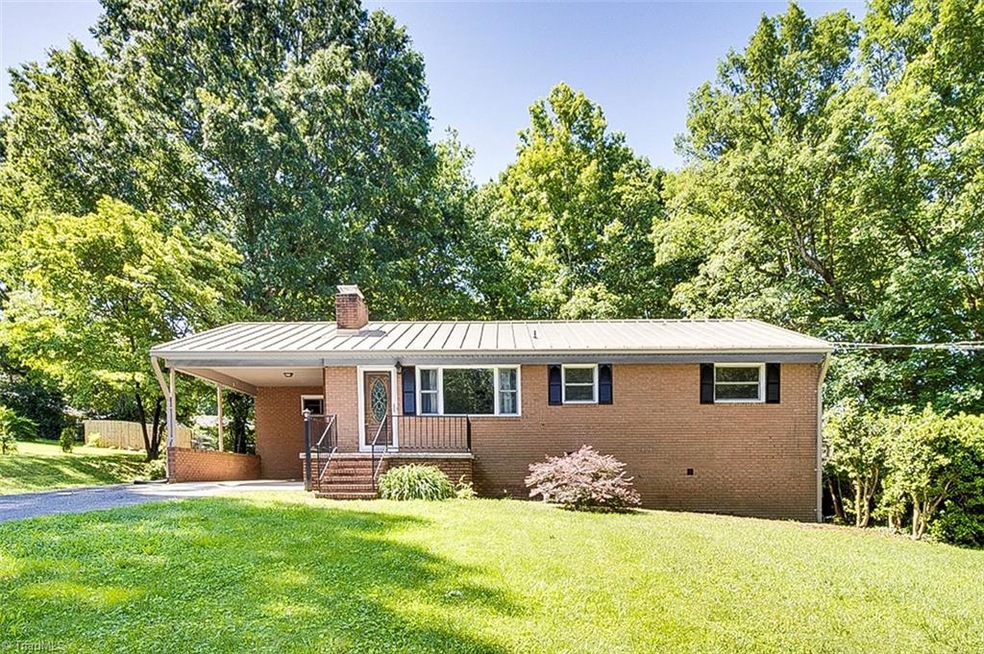 923 Sherwood Ave, Asheboro, NC 27205 - photo 1