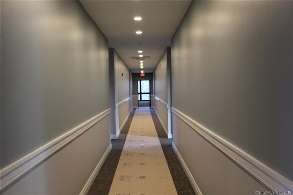 10 Edgewater Cir unit A, East Hampton, CT 06424 - photo 1