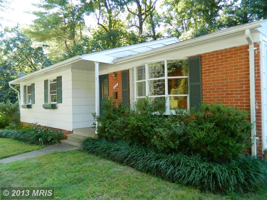 213 Ross Dr SW, Vienna, VA 22180 - photo 1