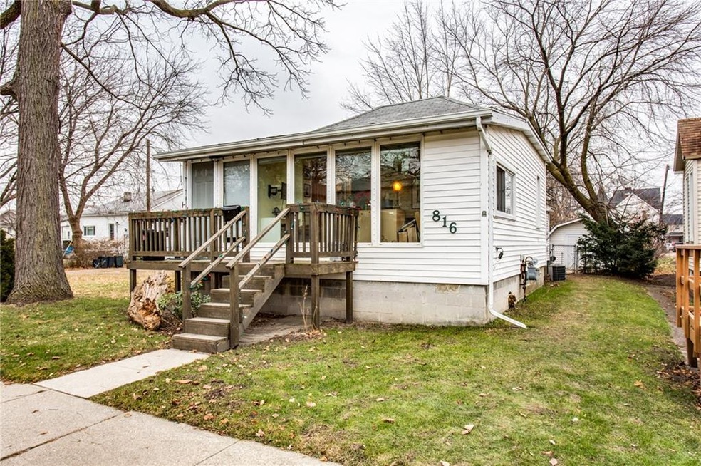 816 Howard St-1.JPG