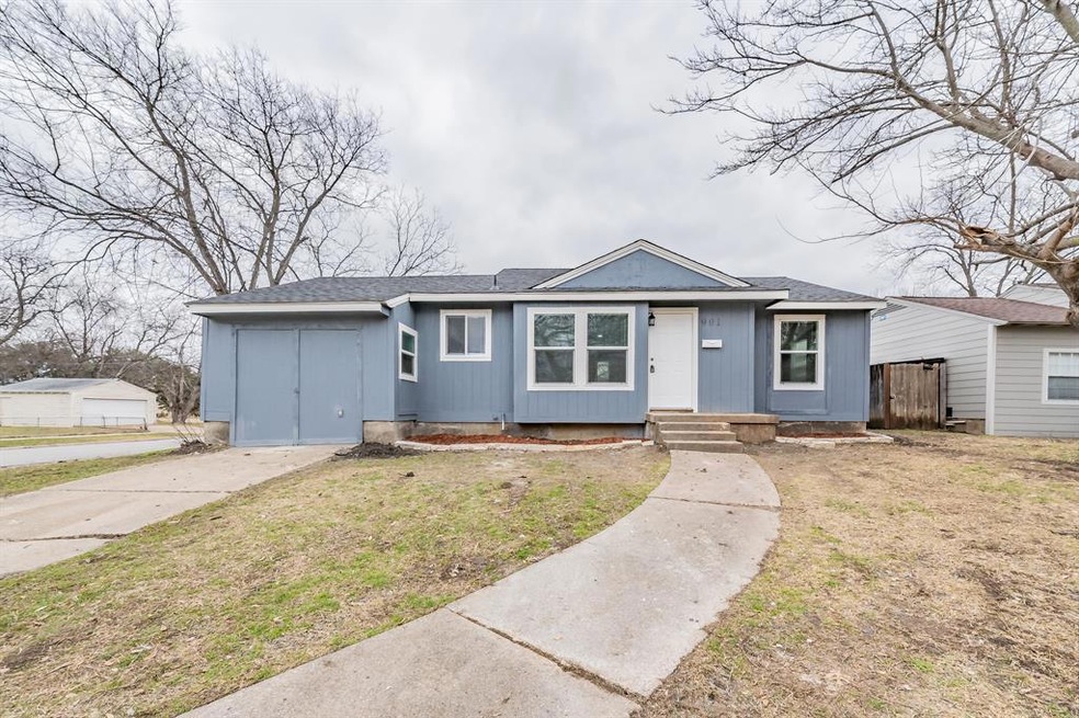 901 SW 5th St, Grand Prairie, TX 75051 - photo 1