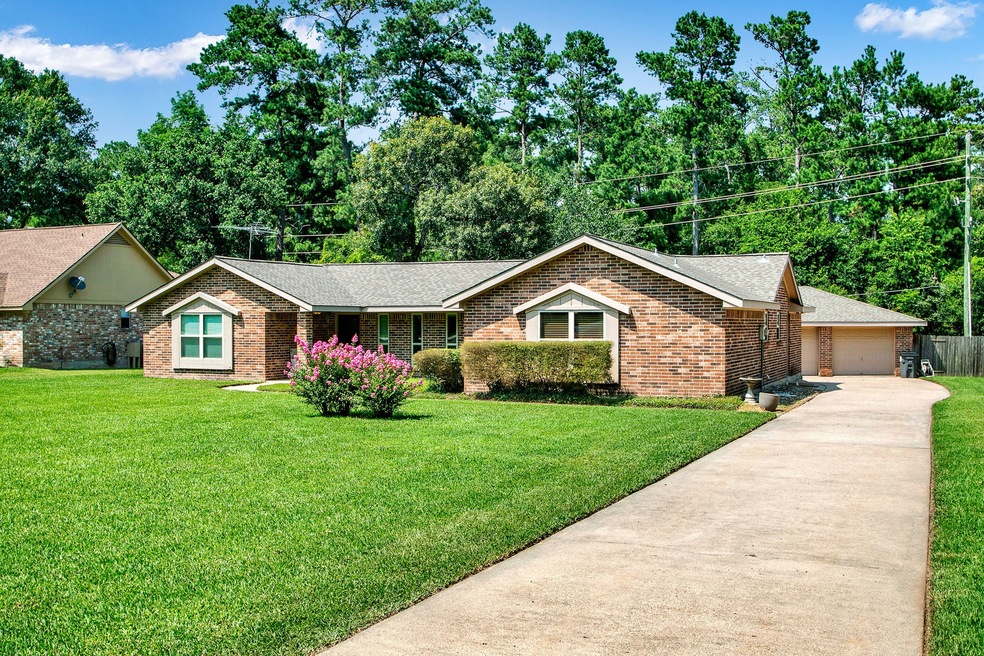 34514 Bernice Dr, Pinehurst, TX 77362 - photo 1