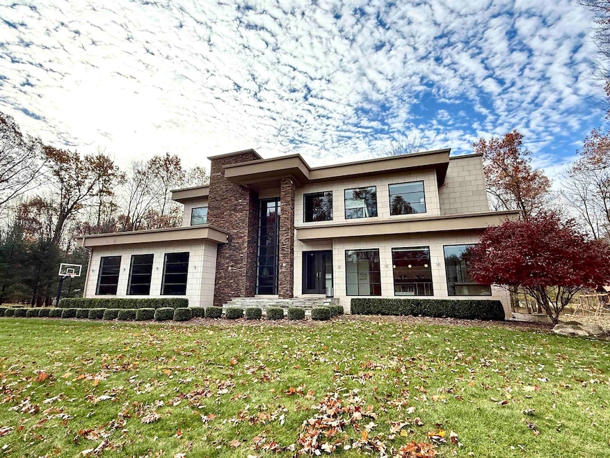 2236 E Mockingbird Ln, Midland, MI 48642 - photo 1