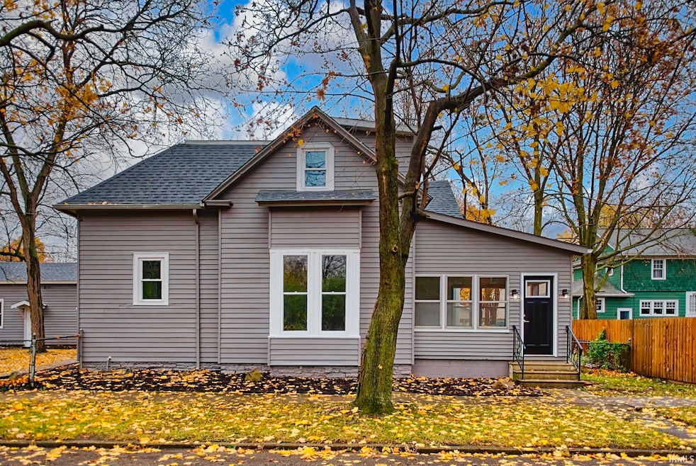 27 N Comstock St, Wabash, IN 46992 - photo 1