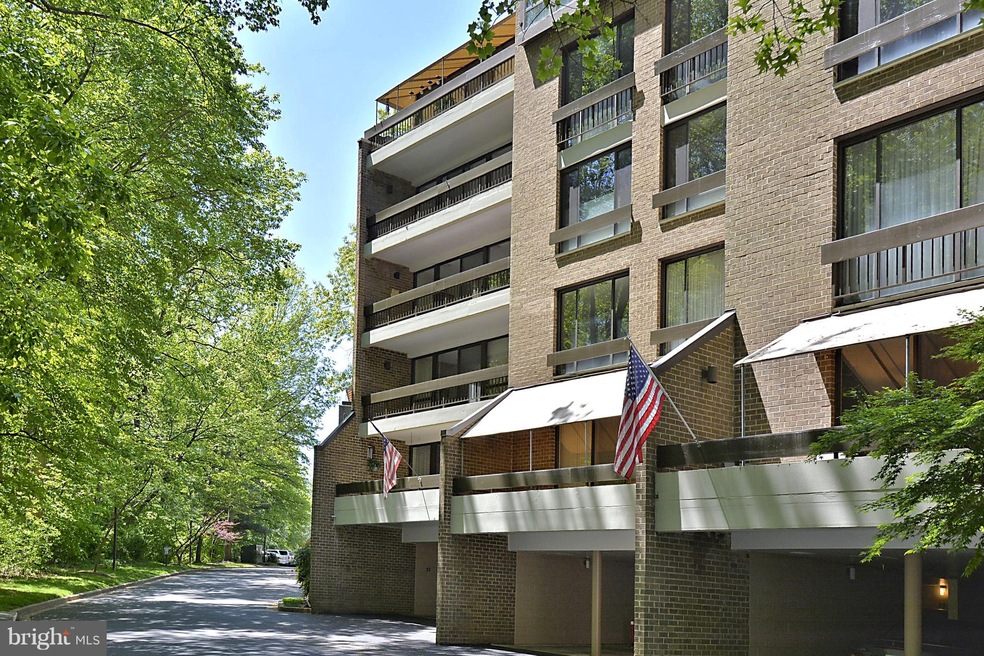 4970 Sentinel Dr, Bethesda, MD 20816 - photo 1