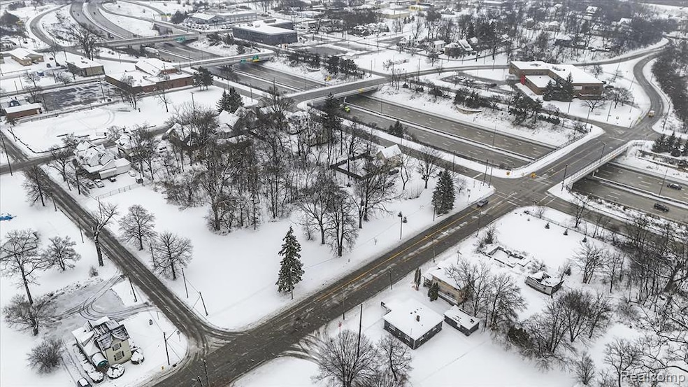 1215 S Grand Traverse St, Flint, MI 48502 - photo 1