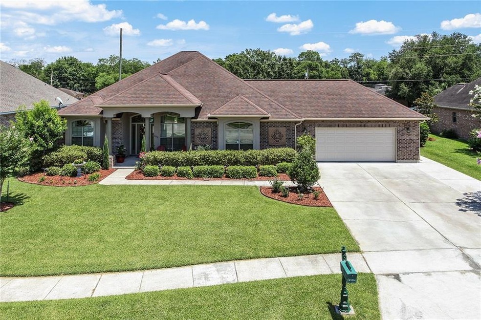 Incredible manicured lawn and landscaping