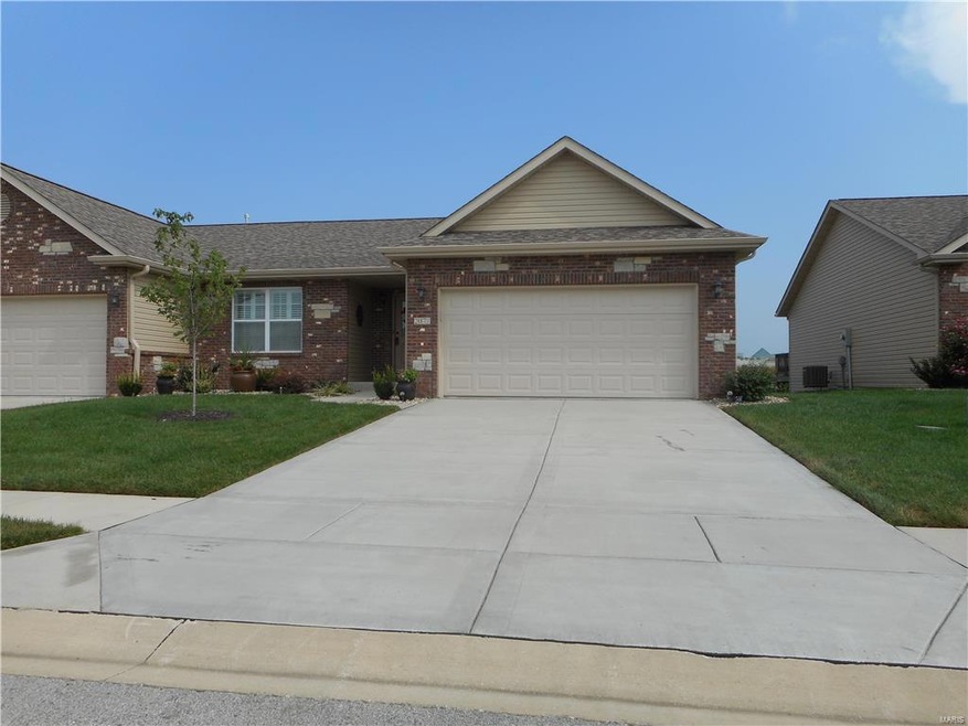 2071 Briarbend Ct, Maryville, IL 62062 - photo 1