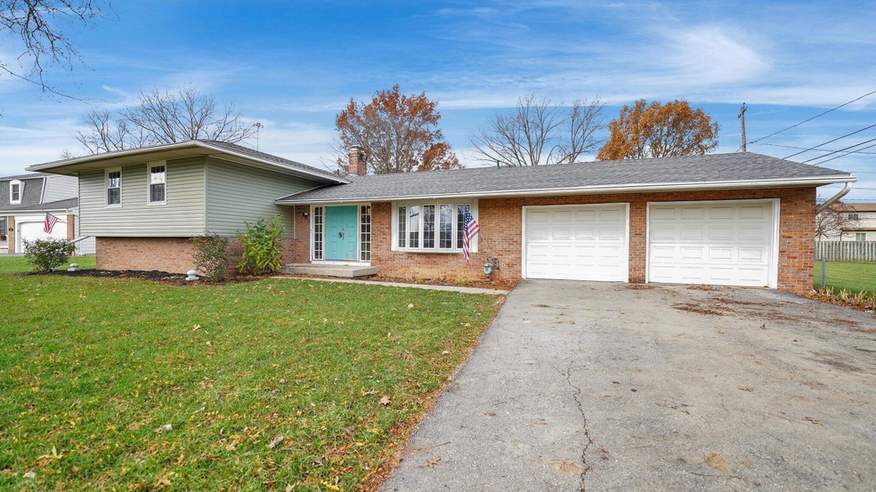 5864 Effingham Rd, Columbus, OH 43213 - photo 1