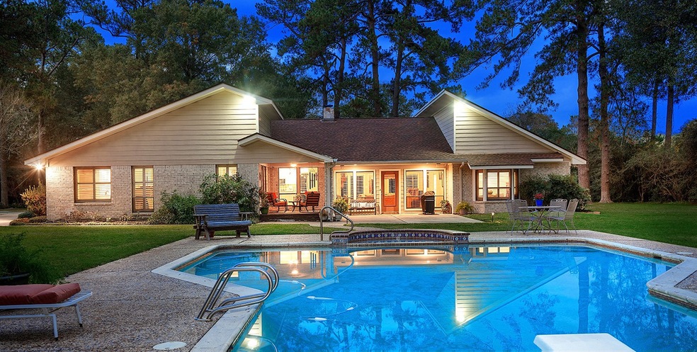 914 Baker Dr, Tomball, TX 77375 - photo 1