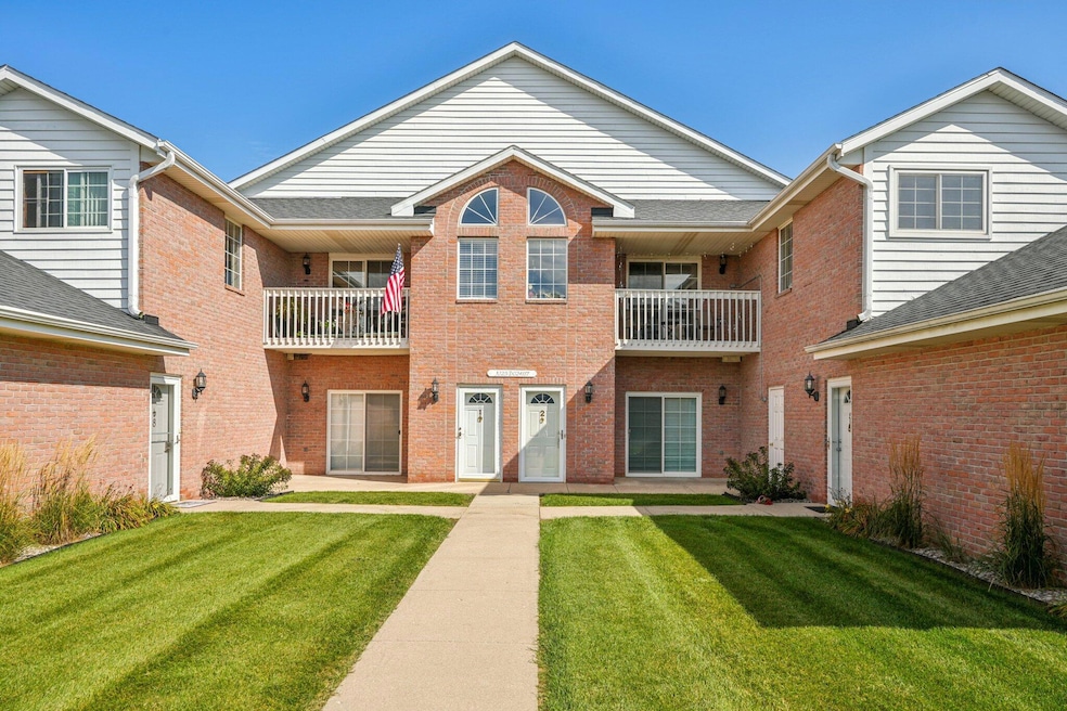 N25W24117 River Park Dr unit 2, Pewaukee, WI 53072 - photo 1