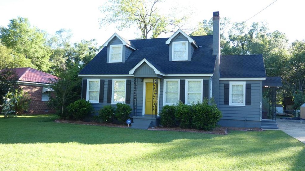 1305 Baker Ave, Albany, GA 31707 - photo 1