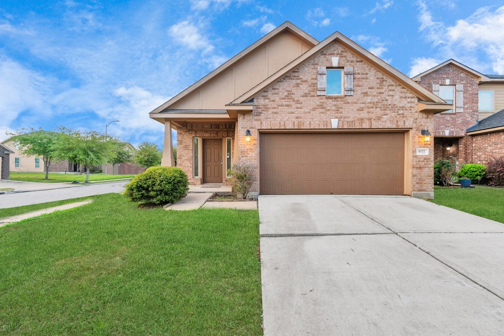 9322 Fuqua Ridge Ln, Houston, TX 77075 - photo 1