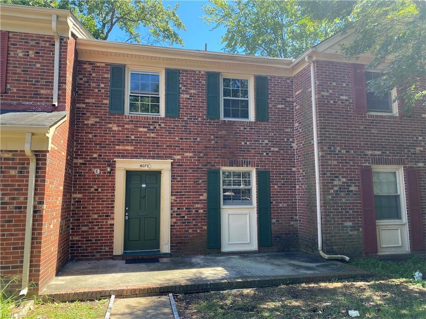 407 Hustings Ln unit E, Newport News, VA 23608 - photo 1