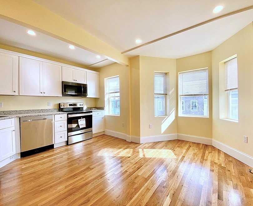 348 E 8th St unit 3, Boston, MA 02127 - photo 1
