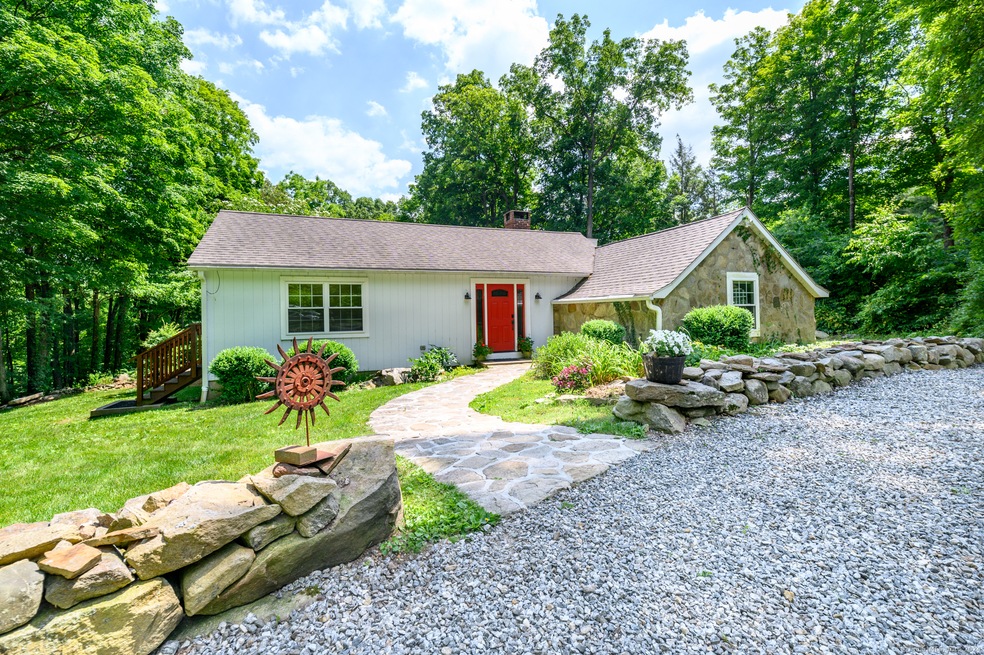 Peace of tranquility with this charming ranch. Mor