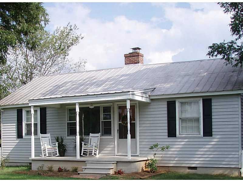 Exterior Front. Quaint and cozy farmhouse in Gaine