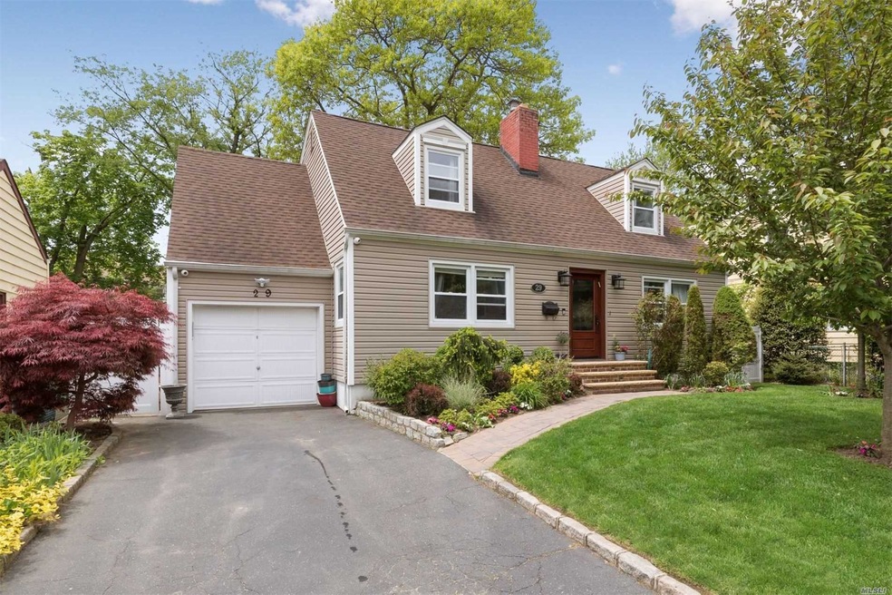 29 Berwick Rd, Hewlett, NY 11557 - photo 1