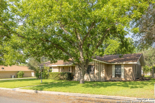 203 Crestwood Dr, Fredericksburg, TX 78624 - photo 1