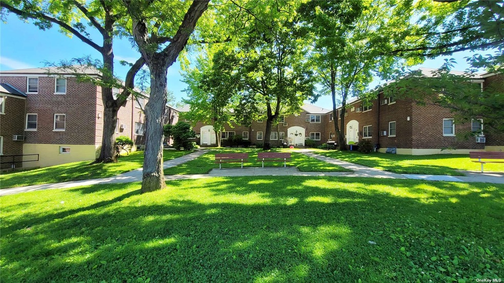 6015 Marathon Pkwy unit Lower, Little Neck, NY 11362 - photo 1