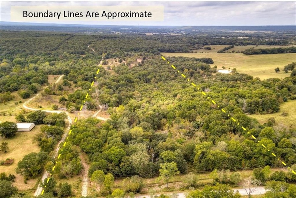 PRIME HUNTING & FISHING PROPERTY. Aerial View. Loo