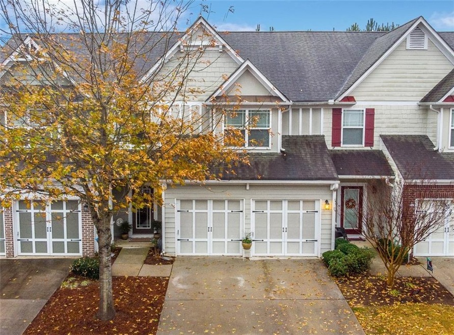 Amazing townhome in Woodstock.  Great location, 2 