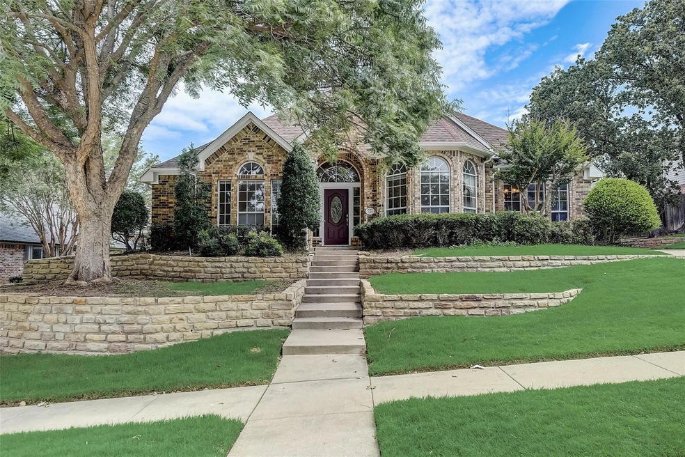 1009 Carousel Dr, Bedford, TX 76021 - photo 1